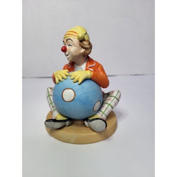 Vintage Lefton China Collectables 4.5" Clown Holding Ball Hand Painted 02355 - Picture 2 of 8